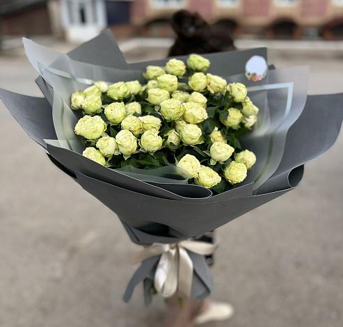 Букет Белые кустовые розы Солинеро в Чишмах