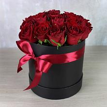 Цветочная композиция из Розы в шляпной коробке в Чишмах